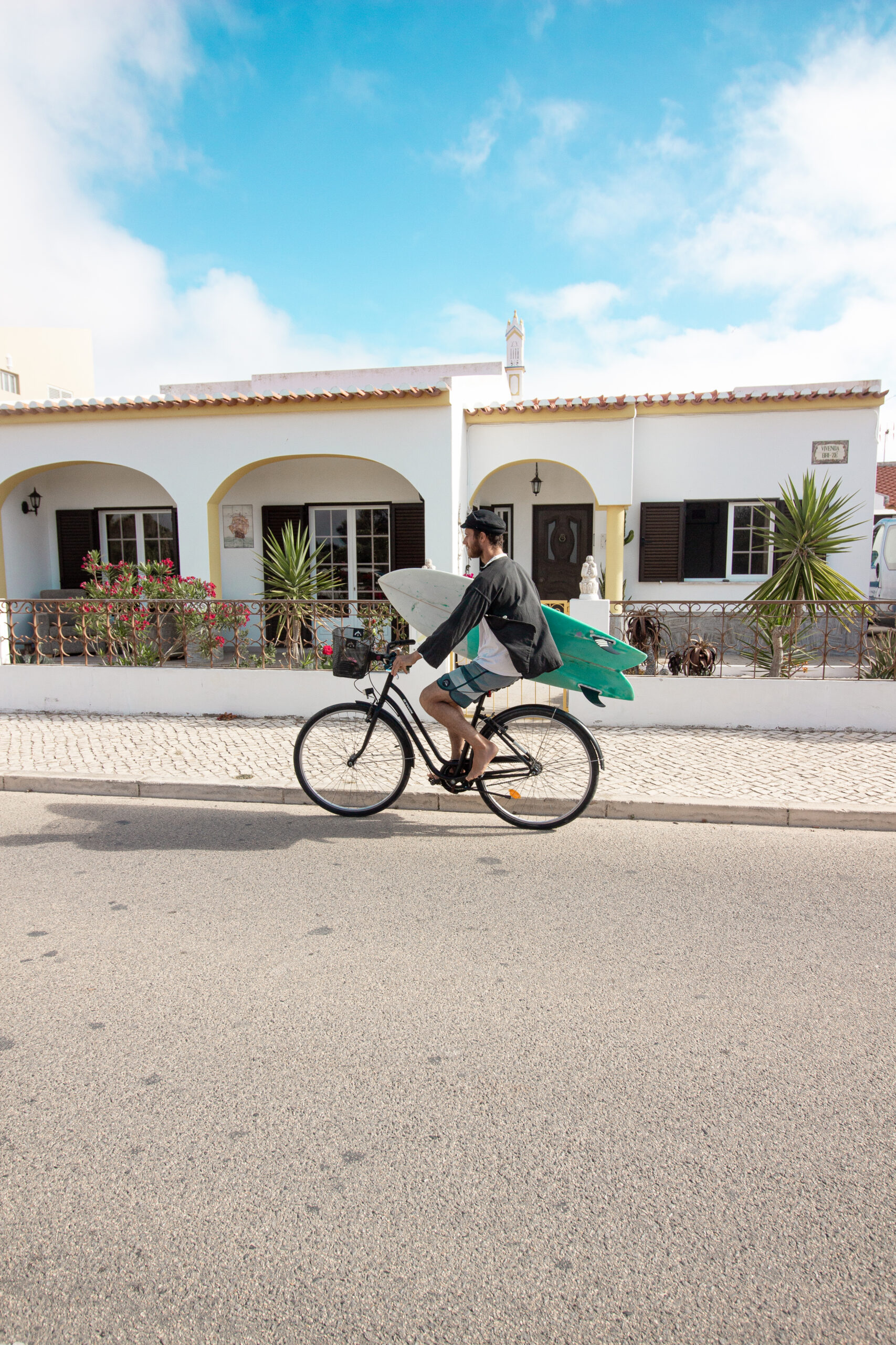 A short guide to the best Surf Spots in Sagres accessible by foot or bike, no car.